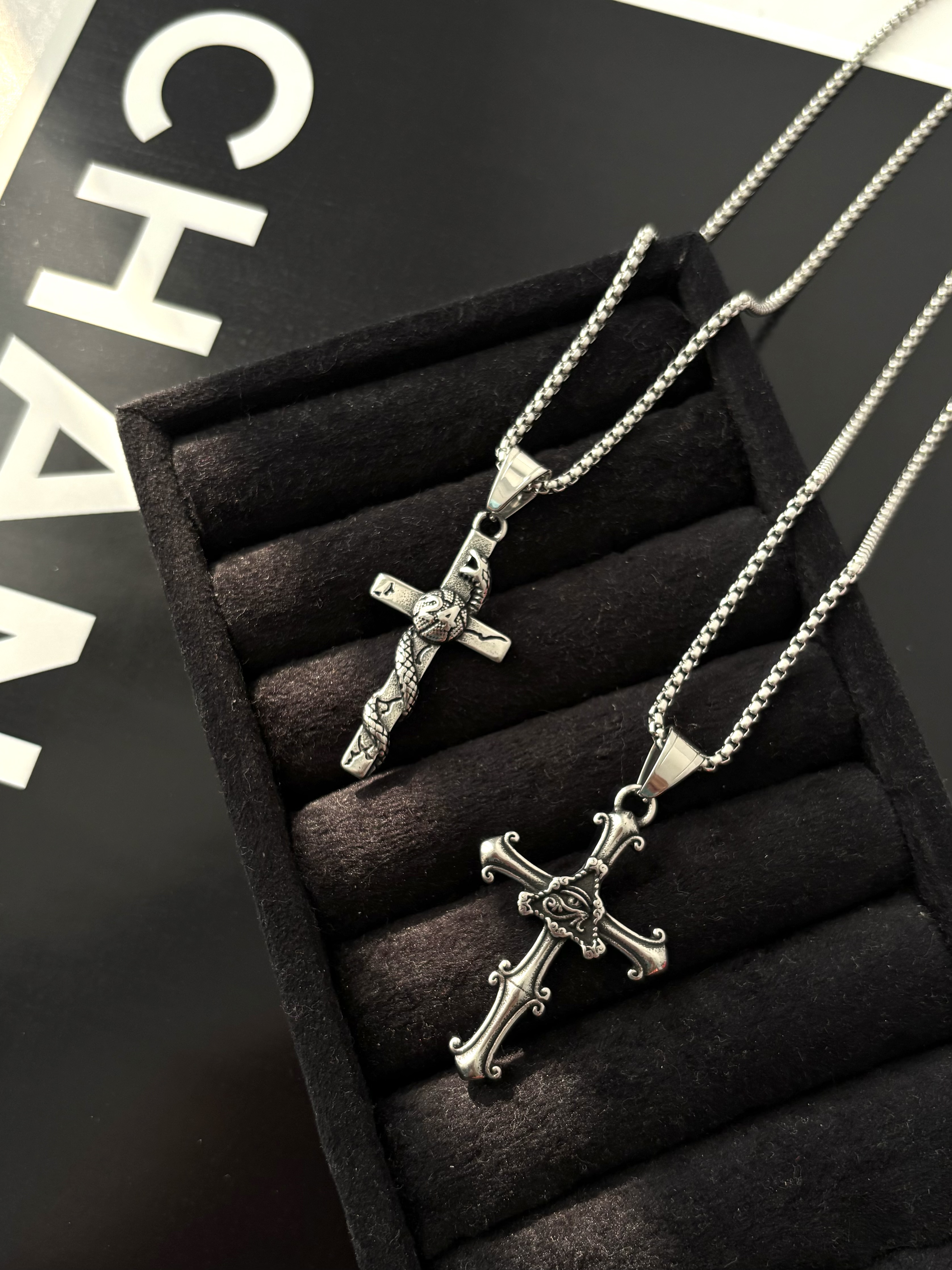 گردنبند نقره ای سیاه قلم صلیب